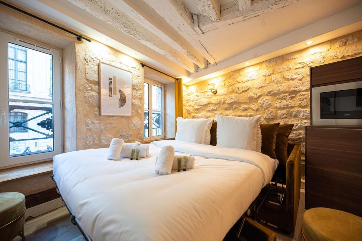 1br#turenne#place Des Vosges * Parigi